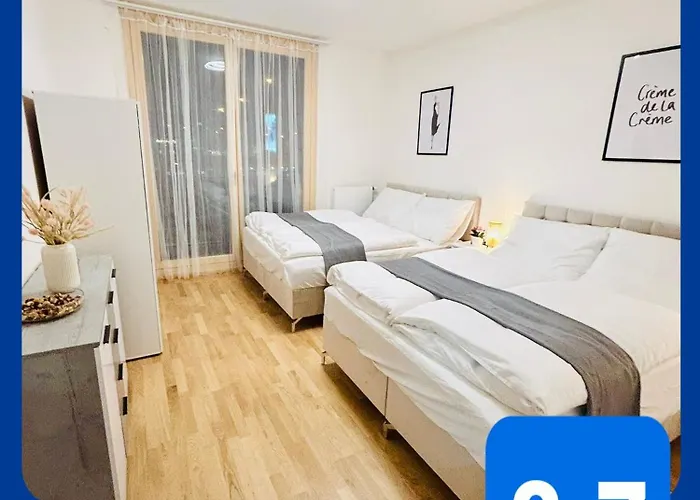 New Luxury Apartmen At Andel Metro Station
