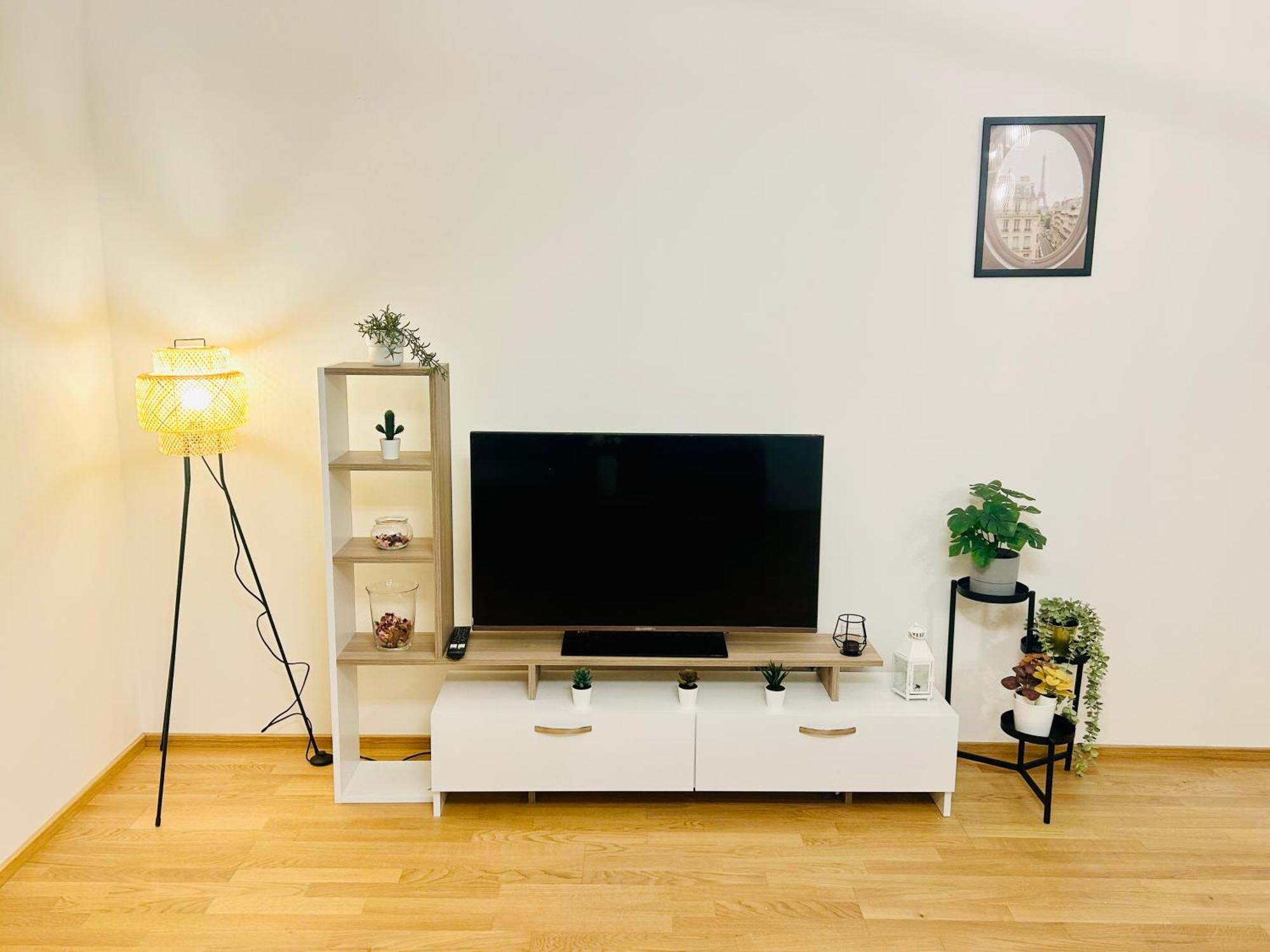 New Luxury At Andel Metro Station Appartamento